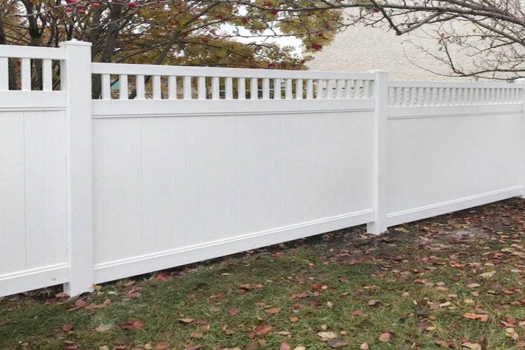 white vinyl privacy fence